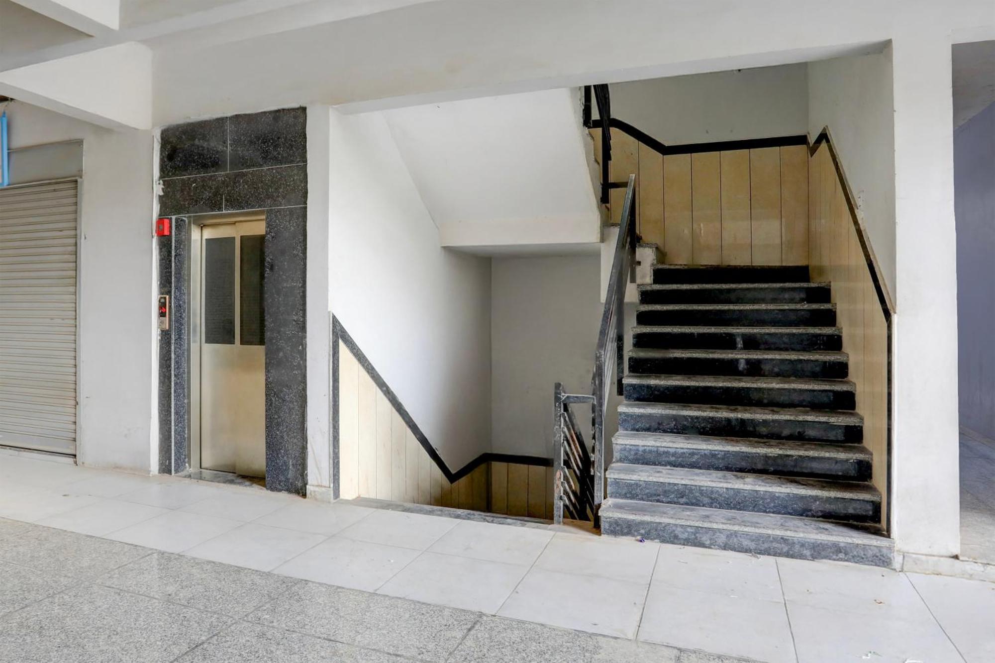 Super Townhouse Ambaji Formerly Hotel Kardhar Inn Exterior foto